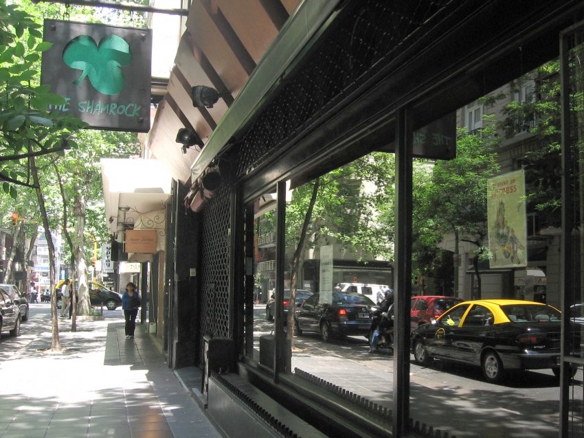 TheGinPlace_Ar's tweet image. Gran novedad que me alegro el sabado. Vuelve a abrir el que fue el 1er pub irlandes en Bs As, vjelve el Shamrock, gestionado por su  mismo dueño, el irlandes Murphy

Se prevee para Julio!

#TheShamrock