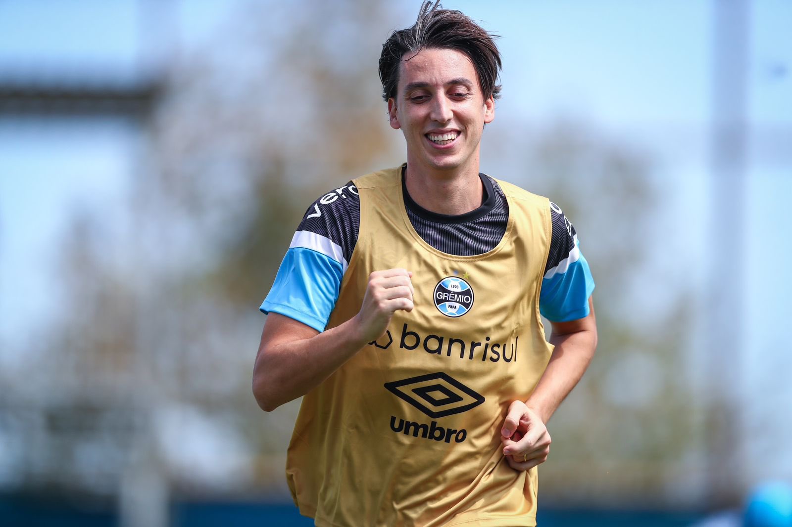 Geromel completa três meses em recuperação, e Grêmio adota cautela com retorno do zagueiro