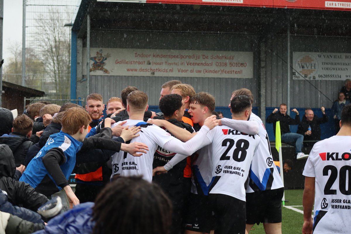 acvassen's tweet image. Afgelopen! ACV wint met 1-2 van GVVV en is koploper in de Derde Divisie! Klasse prestatie boys! 💙🖤