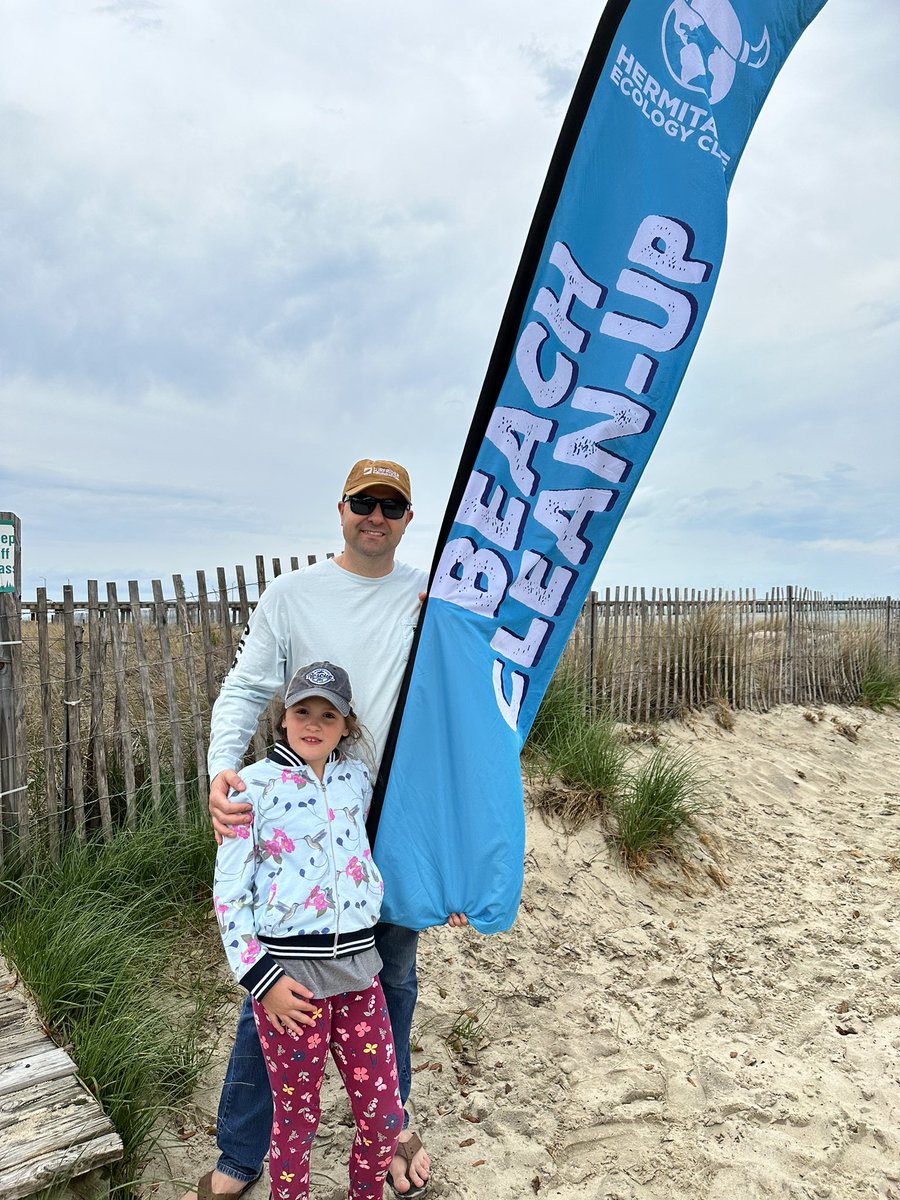 EcoHermitage's tweet photo. #60minutebeachcleanup #BeAViking @HESVBVikings @vbschools @SurfriderVA
It was quite breezy at Chickβs Beach this morning, but we managed to pick up 32 pounds of trash! Way to go Vikings!πππ https://t.co/uvp2xT9Ahg