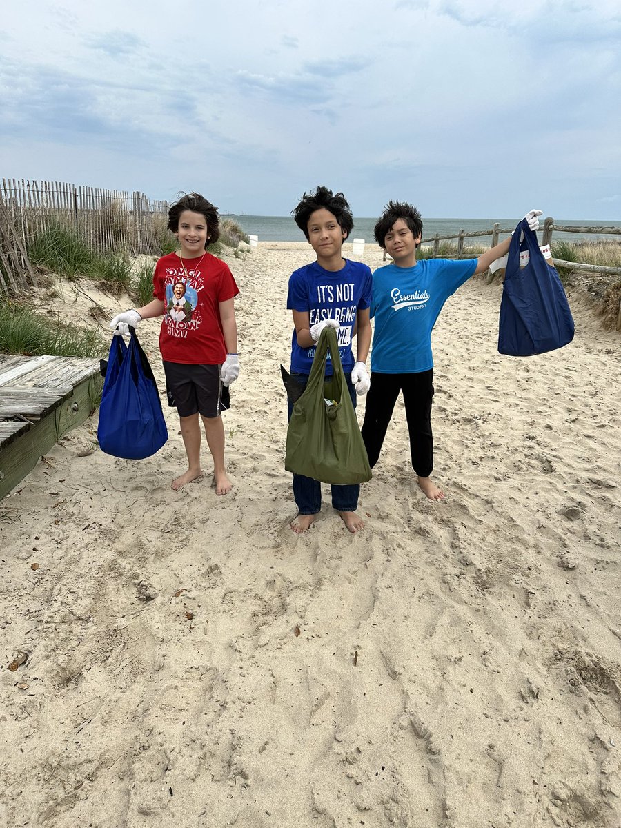 EcoHermitage's tweet photo. #60minutebeachcleanup #BeAViking @HESVBVikings @vbschools @SurfriderVA
It was quite breezy at Chickβs Beach this morning, but we managed to pick up 32 pounds of trash! Way to go Vikings!πππ https://t.co/uvp2xT9Ahg