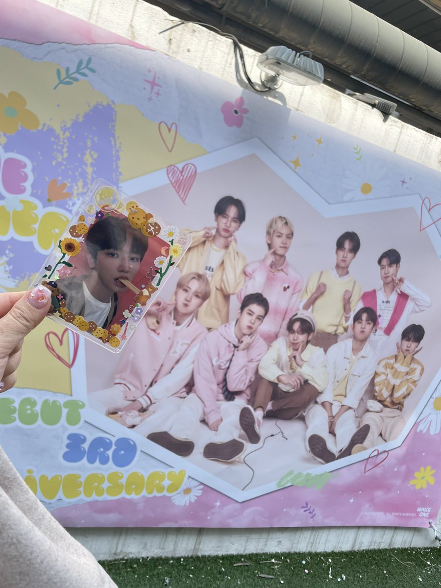 TO1_ttori's tweet image. #TO1 #티오원
#TO1_Springtime_TOgether 

지방게더라 뭔들 쉽게 참여하기 어렵지만 3주년은 참을 수가 없기에 첫째날 바로 달려갔습니다 ㅋㅋㅋㅋㅋㅋㅋ 🥹🫶 포토존도 너무 예쁘고 거울샷은 제 정수리만 찍혀요…하지만 그것마저도 죠씁니다🫢 3주년 너무너무 축하하고 오래오래 만나자💖