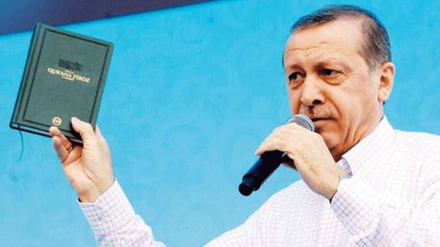 solcugazete's tweet photo. Selahattin Demirtaş:

"Milletin parasını çalmak mı, oy uğruna Kur'an-ı Kerim'i pazarlamaya çalışmak mı yoksa seccadeye yanlışlıkla basmak mı günah? Doğru cevabı bilmek için Müslüman olmaya gerek yok, insan olmak yeterli." https://t.co/KRknJ5DoWN