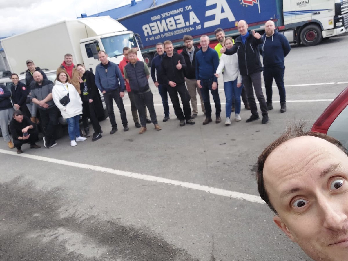 Tvitera konvojs ir ļoti nopietna organizācija. Tas čalis, labajā stūrī, ir <a href="/kurbuls/">Imants Šķērstens</a> . Viens no nopietnākajiem lielcelu bataljona komandieriem ziņo par 81. #StandWithUkraine misijas sekmīgo noslēgumu.