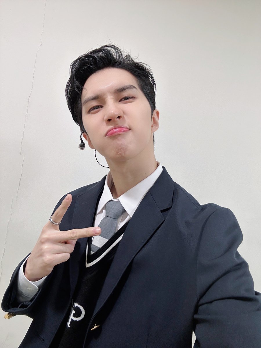 RealVIXX's tweet photo. 나는 로빅이다. 2023 HAPPY KEN DAY #쟌2뭐해? 오늘 하루 켄, 재환이, 쟌이는 별빛 요원들 덕분에 아주 아주 행복했다고 한다❕ 완벽한 사랑, 완벽한 KEN DAY✨ 재환해💙애기해💛

#빅스 #VIXX #켄 #KEN #이재환 https://t.co/MGxA7Be5W9