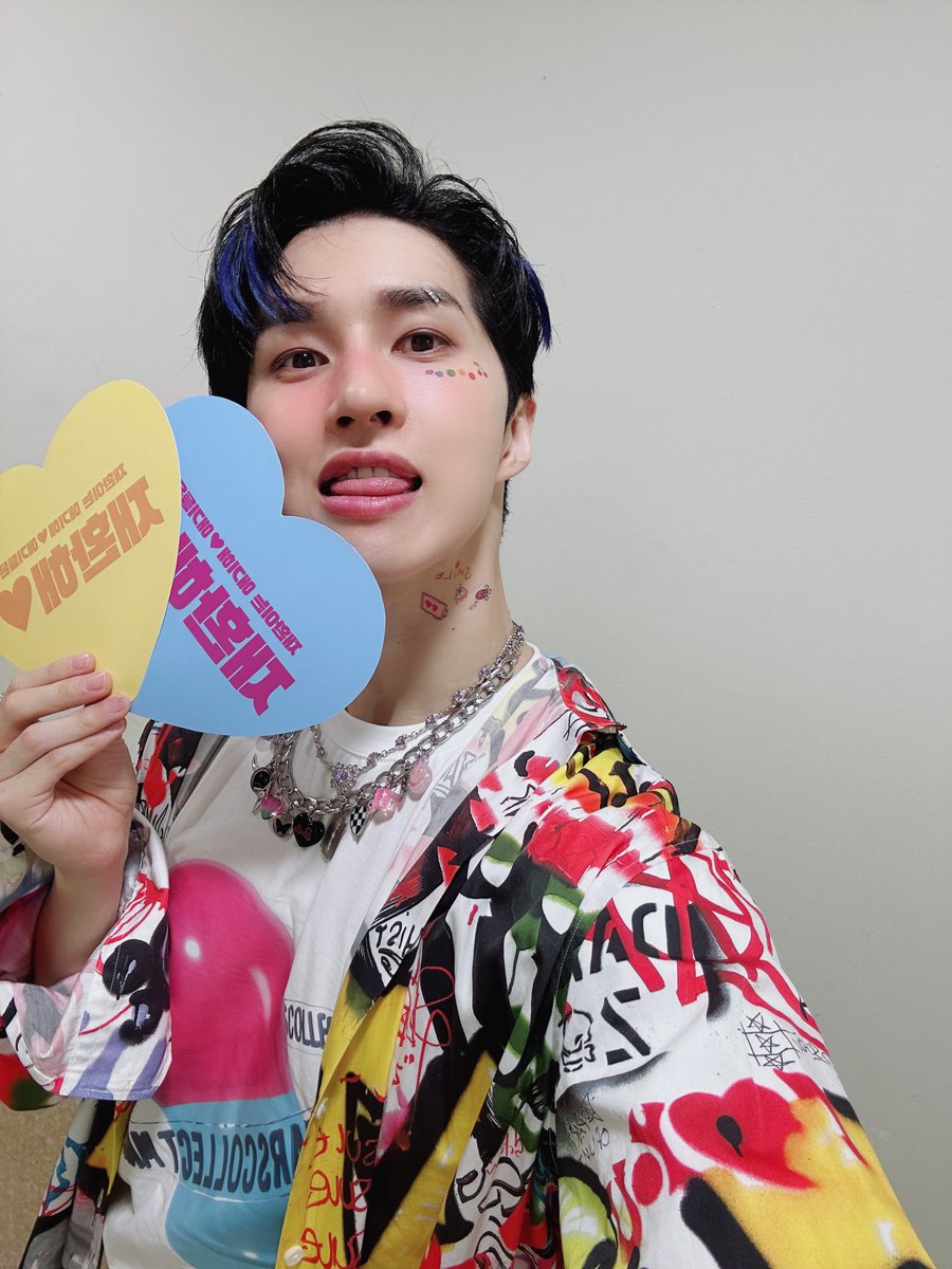 RealVIXX's tweet photo. 나는 로빅이다. 2023 HAPPY KEN DAY #쟌2뭐해? 오늘 하루 켄, 재환이, 쟌이는 별빛 요원들 덕분에 아주 아주 행복했다고 한다❕ 완벽한 사랑, 완벽한 KEN DAY✨ 재환해💙애기해💛

#빅스 #VIXX #켄 #KEN #이재환 https://t.co/MGxA7Be5W9