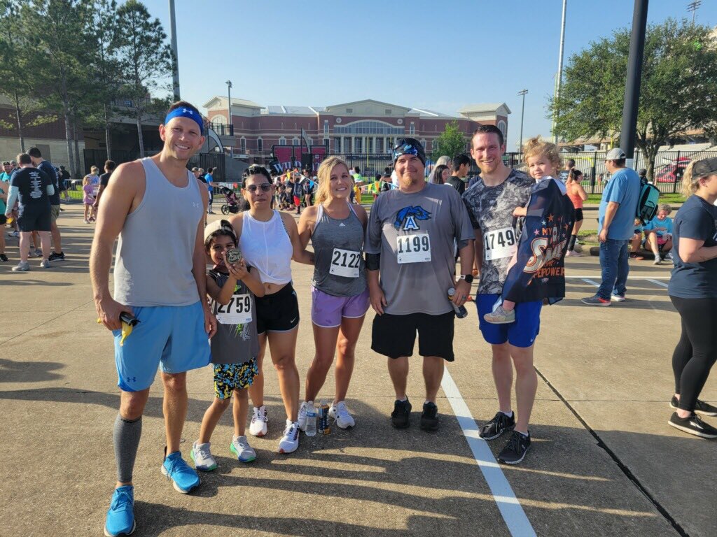 DrAnthonyMS's tweet photo. Staff and students represented Anthony MS at the Superintent’s Fun Run! #ravenRISE https://t.co/XVbH2pTAe6