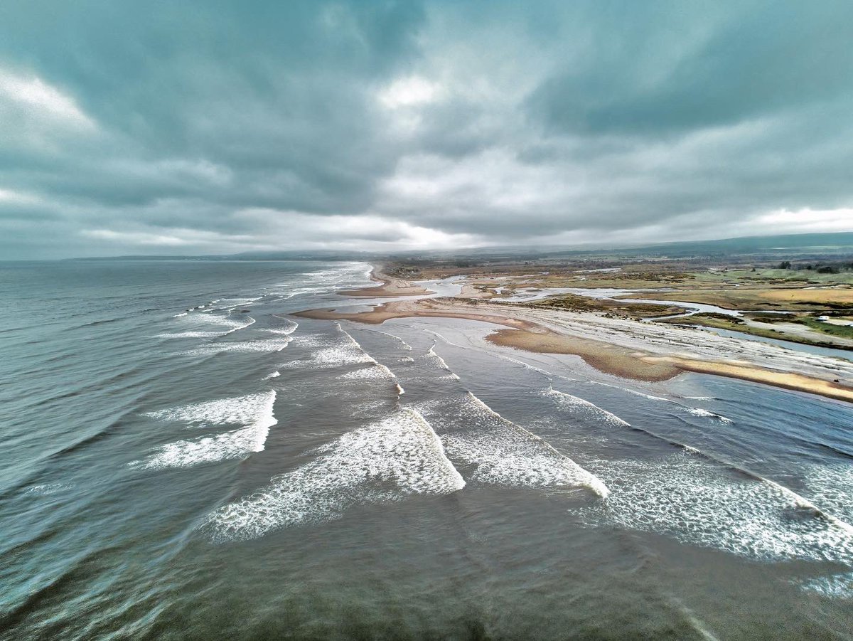 jim___frost's tweet photo. Along the Moray Coast yesterday afternoon. Cullen, Findochty and Spey Bay #Moray #Scotland #DJI https://t.co/YXdEc9Ejov