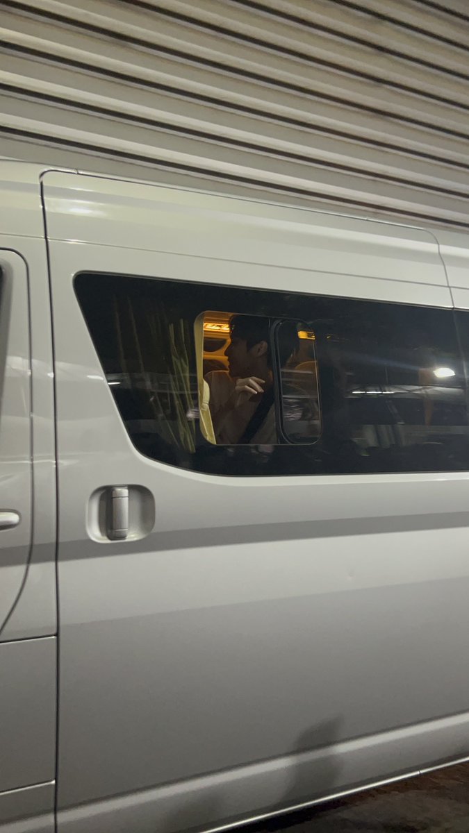 meisrabbit's tweet photo. แกก็แรงเกินนนนน🤣🤣💚💚 
#XIAOJUN  #WayV_Phantom_in_BANGKOK https://t.co/VdbLByrBdm