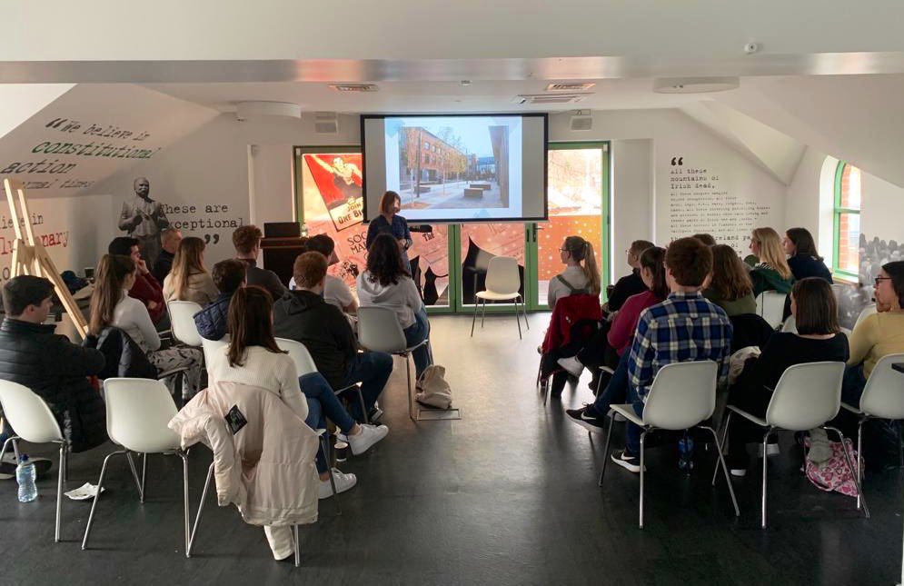 Áras Uí Chonghaile | James Connolly Visitor Centre (@jamesconnollyvc) on Twitter photo Galánta ar fad <a href="/AnChuallachtUCC/">An Chuallacht UCC</a> a fháiltiú chuig Áras Uí Chonghaile inniu!
Great to welcome the UCC Cumann Gaelach to the Centre today - thanks for visiting!
Ár mbuíochas libh as a bheith linn, a chairde - bainigí sult as bhur gcuid ama i mBéal Feirste 🙌🏼 Galánta ar fad <a href="/AnChuallachtUCC/">An Chuallacht UCC</a> a fháiltiú chuig Áras Uí Chonghaile inniu!
Great to welcome the UCC Cumann Gaelach to the Centre today - thanks for visiting!
Ár mbuíochas libh as a bheith linn, a chairde - bainigí sult as bhur gcuid ama i mBéal Feirste 🙌🏼