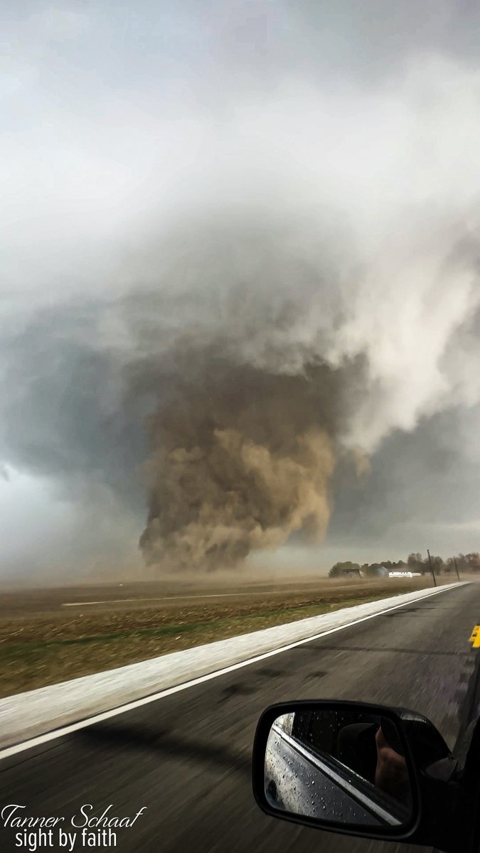The Hedrick/Ottumwa, IA tornado as it was about to cross in front of me. More videos/stories on my Instagram instagram.com/tannercharlesc…
Screenshot from the iPhone 14 Pro. #iawx #tornado #tornadoes #stormhour