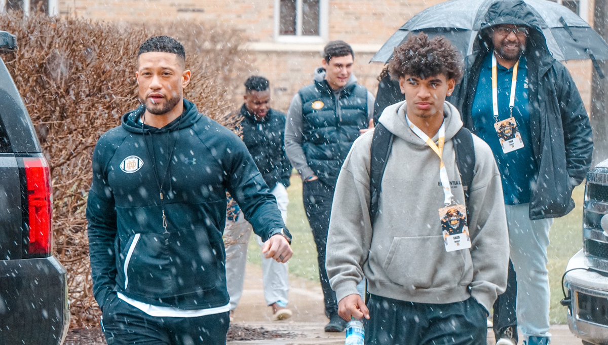 TomLoy247's tweet photo. Top of the board cornerback target @kalebbeasley arrives at today’s #NotreDame practice alongside the head man himself, @Marcus_Freeman1.

Big weekend for the Irish https://t.co/ce71mdeyK7

@247Sports https://t.co/koqGHMmXUr