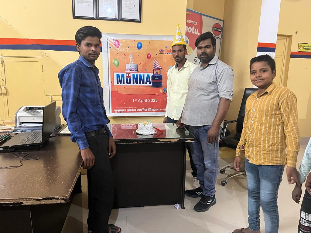 LpgIndane's tweet photo. Celebration of First Birthday of Munna  2 Kg FTL cylinder, at M/s KUSMARA IGV MAINPURI.
@IndianOilcl @ChairmanIOCL @DirMktg_iocl @EDLPGIOCL @raj_dube @ioclupso2 @IoclAgraIDO @Shyamal35759390 @akadk12 https://t.co/DLMj7IDWJb