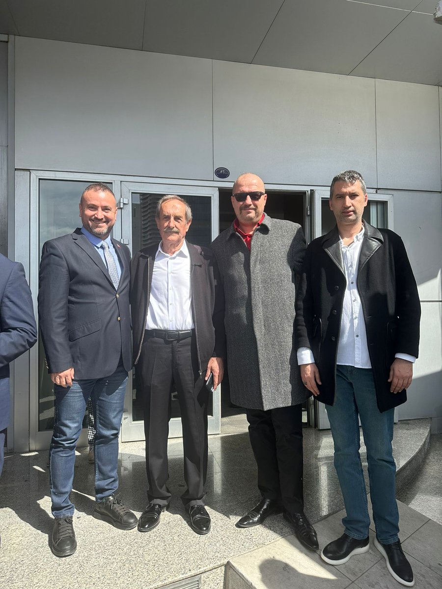 MuftuogluYasin's tweet photo. Ak parti İzmir il başkanı sayın Bilal saygılı başkanımızı ziyaret ettik yeni görevinden başarılar diledik 
Teşkilat -ı Bornova https://t.co/mNnxSnY80t