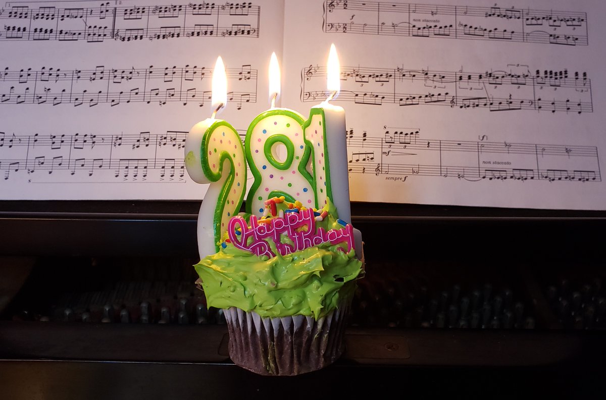 SchickelePeter's tweet photo. On what would have been P.D.Q. Bach's 281st birthday, raise a stein and join us in a rousing chorus of "Hoch soll er lebern"! https://t.co/Ln6MqyVPji