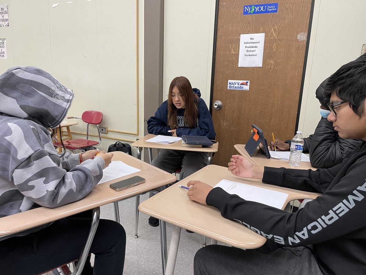 KaysMoKays's tweet photo. What I love about workshopping material is hearing the unique insights my students have and witnessing the trust they have in one another to discuss ideas. #gochiefs #phsproud #ela #poetry #margaretatwood https://t.co/jomiZCPhhk