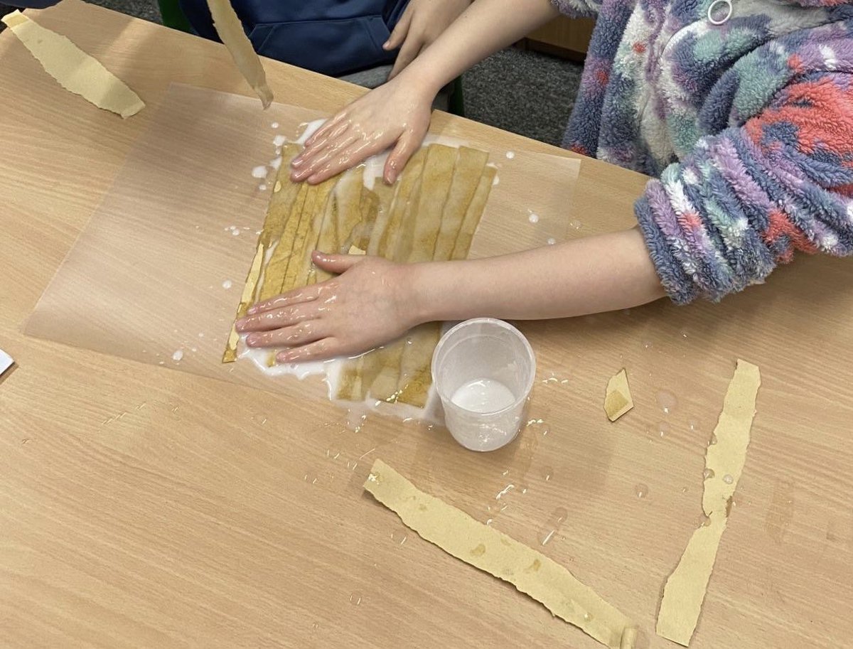 SQPLewisClass's tweet photo. Finishing the term by making our own papyrus 😊 https://t.co/FlkpnojUDn