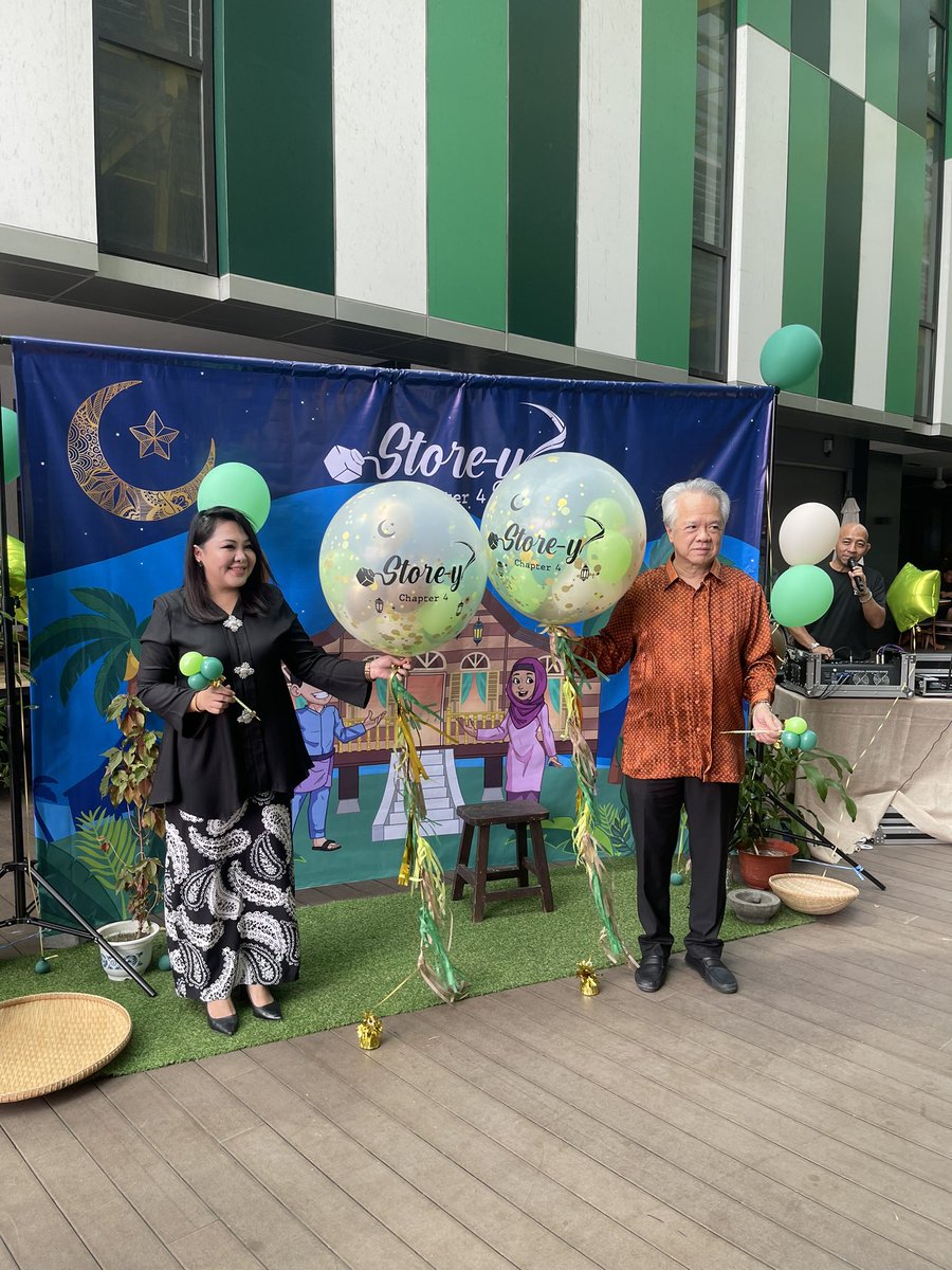 RowindyLawrence's tweet photo. Thank you Dreamforce Production Sdn Bhd for the invitation as the Guest of Honor for STORE-Y Market Chapter 4 event. It's such an honour to grace the ceremony today together with Prof Datuk Foo Ngee Kee the President of SME Sabah Association. #Women #Entrepreneurship https://t.co/Txe49nhUTX