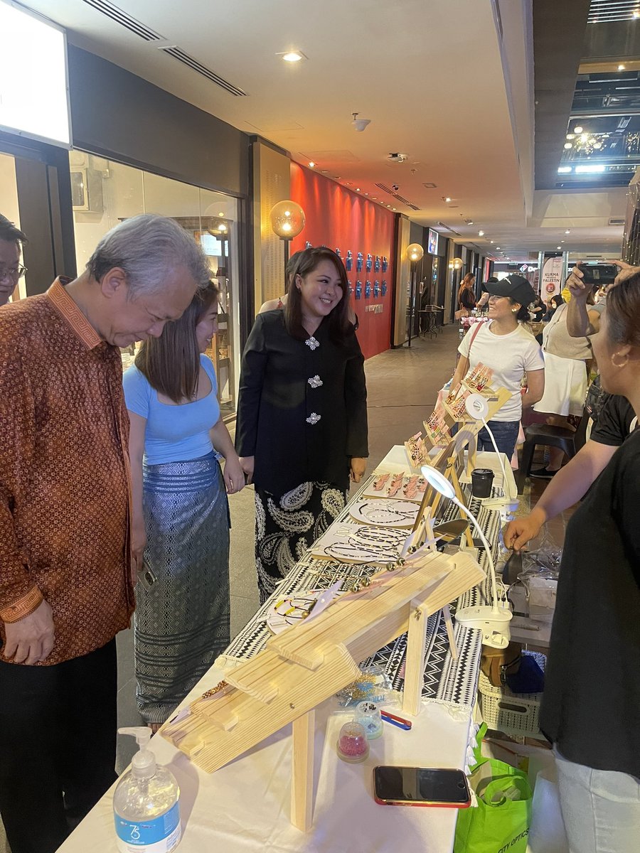 RowindyLawrence's tweet photo. Thank you Dreamforce Production Sdn Bhd for the invitation as the Guest of Honor for STORE-Y Market Chapter 4 event. It's such an honour to grace the ceremony today together with Prof Datuk Foo Ngee Kee the President of SME Sabah Association. #Women #Entrepreneurship https://t.co/Txe49nhUTX