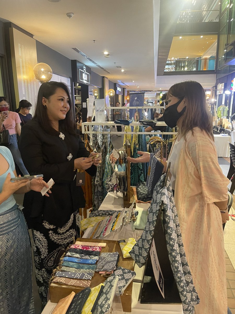 RowindyLawrence's tweet photo. Thank you Dreamforce Production Sdn Bhd for the invitation as the Guest of Honor for STORE-Y Market Chapter 4 event. It's such an honour to grace the ceremony today together with Prof Datuk Foo Ngee Kee the President of SME Sabah Association. #Women #Entrepreneurship https://t.co/Txe49nhUTX