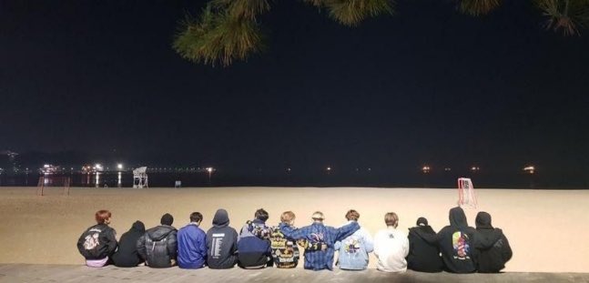 haha_ha000000's tweet photo. #셉유사
바다를 사랑하던 우리의 이별. 그리고 남겨진 그들의 이야기.

열정적이게도 추억을 쌓았던 우리가 이별을 맞이하게 된다면, 그것은 아마도 내가 너를 떠났거나, 네가 나를 떠났기 때문일 것이다.

남은 한 사람은 우리가 지독하게도 쌓았던 추억에 괴로워하며 매일을 살겠지. https://t.co/R1E1NylPFR