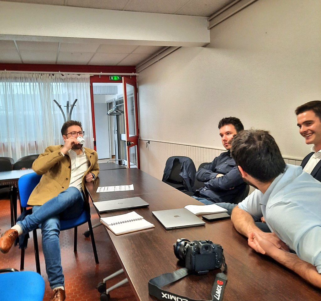 JulesPasquier18's tweet photo. 📍Dans le Puy-de-Dôme avec les @JDem_AURA pour la convention @MoDem #Auralp.🌄
Bravo à @VictorWorms, notre nouveau Président régional élu brillamment à cette occasion !
@J_Democrates https://t.co/WQQudJJjYy