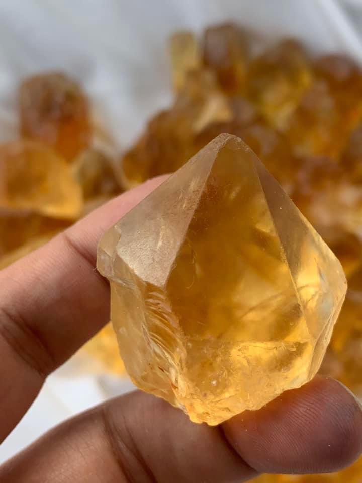 folkertreasure's tweet image. Check out our faceted grade rough citrine pieces! 
Each piece ranges in size from 6 grams to 48 grams, and is sure to impress with its stunning color

#citrine #gemstonecollection #roughgemstones #minerals  #lapidary #facetgradegems #rockgems