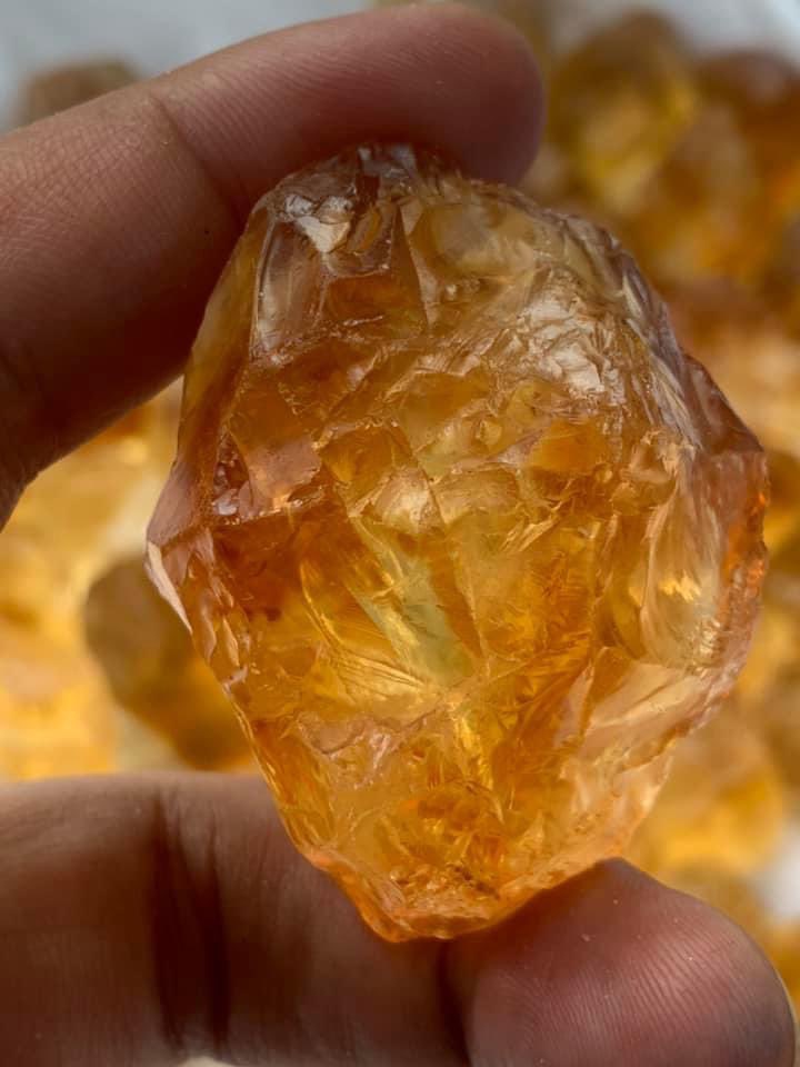 folkertreasure's tweet image. Check out our faceted grade rough citrine pieces! 
Each piece ranges in size from 6 grams to 48 grams, and is sure to impress with its stunning color

#citrine #gemstonecollection #roughgemstones #minerals  #lapidary #facetgradegems #rockgems