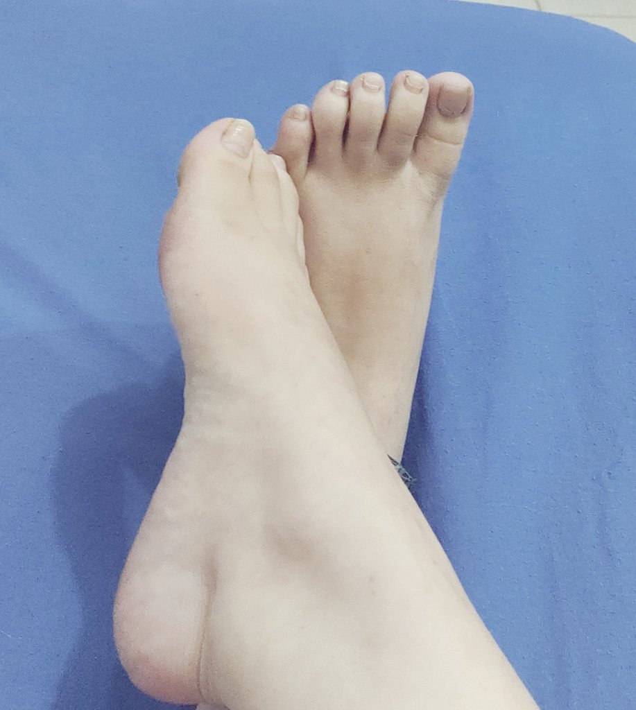 Bellefeetsbr's tweet photo. Descansando os pezinhos

#feet #feetpic #nails #feetfethish #feetfinder #podolatriabrasileira https://t.co/LbetcZuMiO