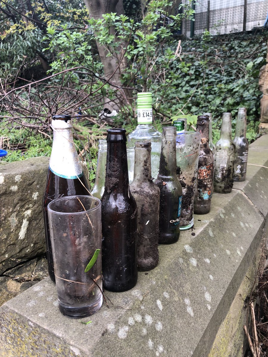 FOBS_Batley's tweet image. Productive morning with @FOBS_Batley on Station Road #GreatBritishSpringClean #KeepBritainTidy It’s shocking to how much litter has just been thrown into shrubberies. Cans, plastic bottles, glass bottles &amp;amp; beer glasses! WHY???