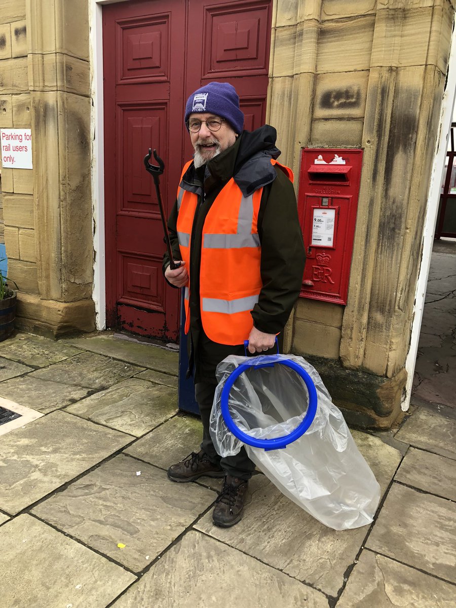 FOBS_Batley's tweet image. Productive morning with @FOBS_Batley on Station Road #GreatBritishSpringClean #KeepBritainTidy It’s shocking to how much litter has just been thrown into shrubberies. Cans, plastic bottles, glass bottles &amp;amp; beer glasses! WHY???