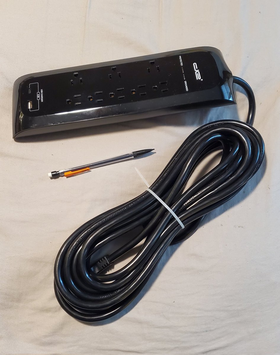 The_Angry_Otaku's tweet image. Bought a power strip with a cord that goes so friggin hard, a Girlscout could use it to garrote Butterbean without breaking a sweat.
(Nothing against #Butterbean)
Any #HelluvaBoss or other Twitter artists feel like taking that analogy as inspiration, I'd love to see the result 😅