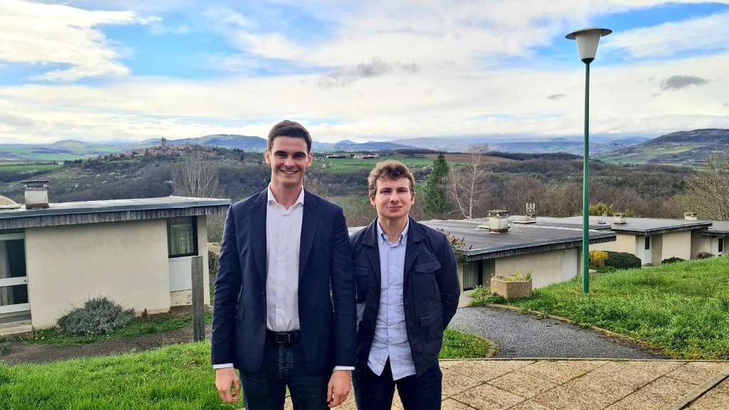 JulesPasquier18's tweet photo. 📍Dans le Puy-de-Dôme avec les @JDem_AURA pour la convention @MoDem #Auralp.🌄
Bravo à @VictorWorms, notre nouveau Président régional élu brillamment à cette occasion !
@J_Democrates https://t.co/WQQudJJjYy