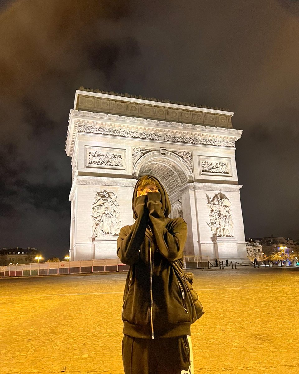 donghyukiewife tweet media