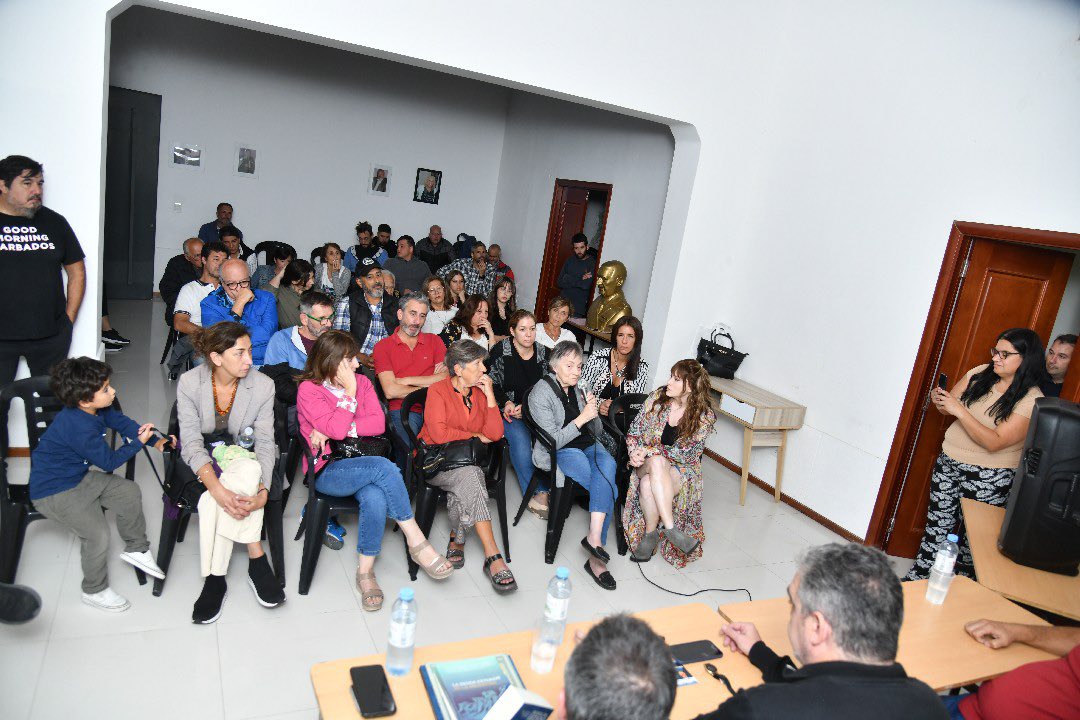 caortega64's tweet photo. El peronismo es movimiento y tiene la responsabilidad de estar siempre ante los nuevos desafíos que el mundo le plantea a nuestra patria. 

Junto a compañeras y compañeros ayer conversamos con @EricCalcagno y @GJendrulek de esta responsabilidad que tenemos. https://t.co/7E3bTrTsfG