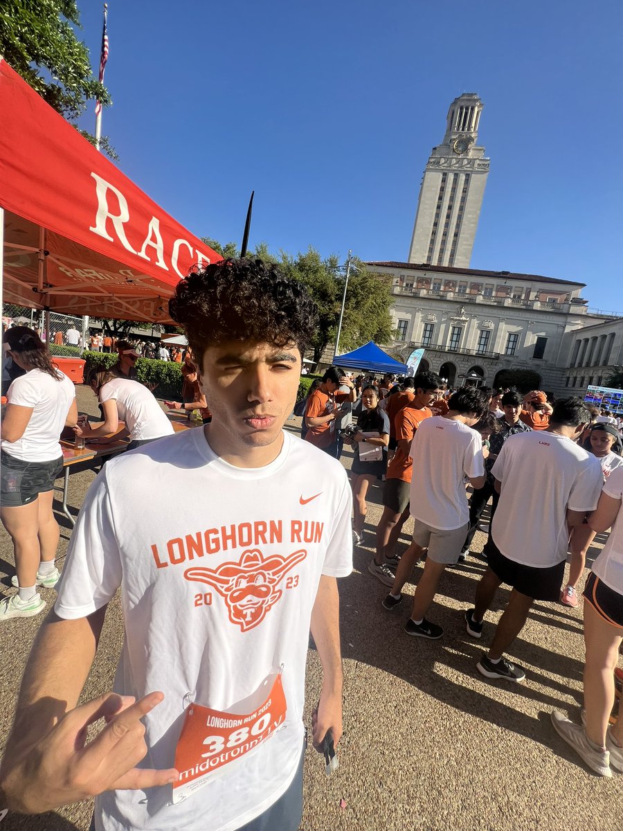 savinduwim's tweet photo. Sub-7 10k man #WeRunUT https://t.co/GxBeLCblEZ