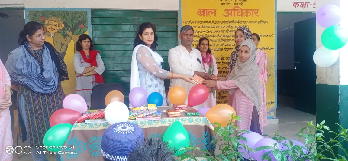 RamaMishr's tweet photo. वार्षिक परीक्षा फल वितरण बच्चों की खुशी का अप्रतिम पल...
@myogioffice
@basicshiksha_
@vijaykirananan1
@directorbasicup
@ChiefGhaziabad
@BsaGhaziabad 
@VinitaT64590249
@Devankur_abrcc
@Neeravsharma20
@shikshansamvad
@sarvesh02443436
@bharat_nipun
#बेसिक_का_कायाकल्प https://t.co/UlKhSRSlrh