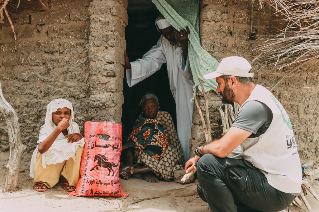 Avrupa_Yetimeli's tweet photo. Bu Ramazan Ayında da dünyanın ücra köşelerine uzanıyoruz ❤️ 

Afrika’nın Çad ülkesinde bulunan ekibimiz, desteklerinizle ihtiyaç sahiplerine gıda kolisi ulaştırdı. https://t.co/uYhrDzl28K