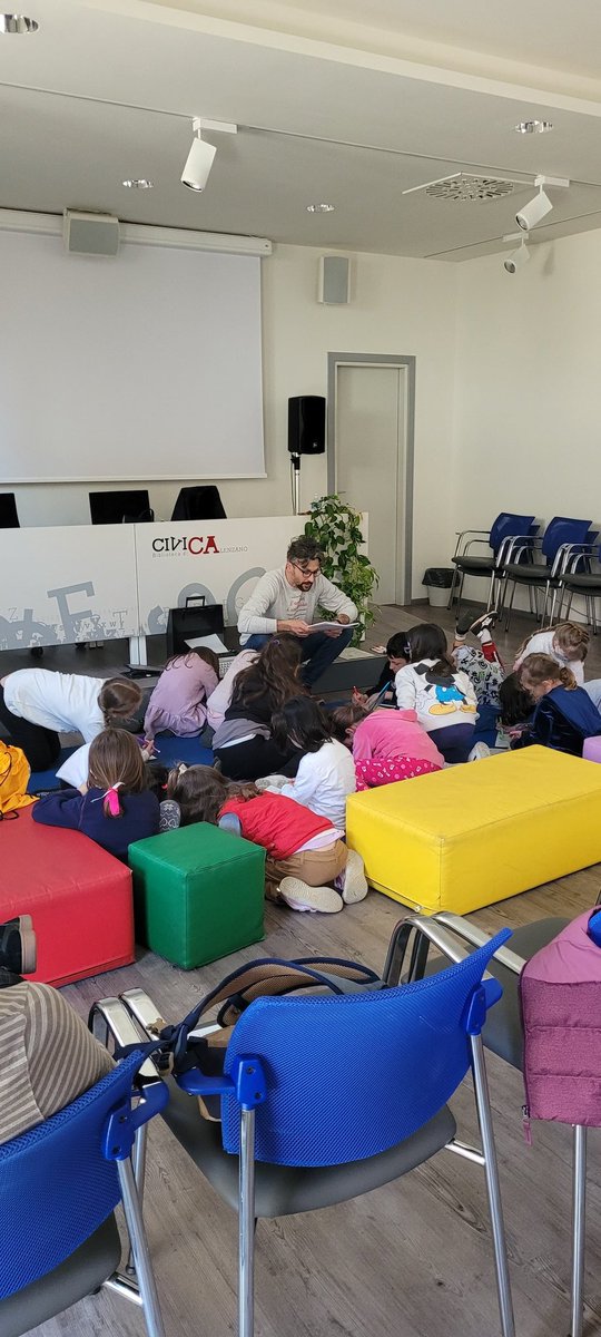 #CiviCaBibliotecadiCalenzano, #Cure2ChildrenFoundation, #Storielleunpopertutti di #StefanoPezzotta.

Grazie ai nostri piccoli ascoltatori per i bellissimi sorrisi che ci hanno donato.

Leggere, ascoltare e pensare che tutti i sogni siano realizzabili.
Un sabato diverso.