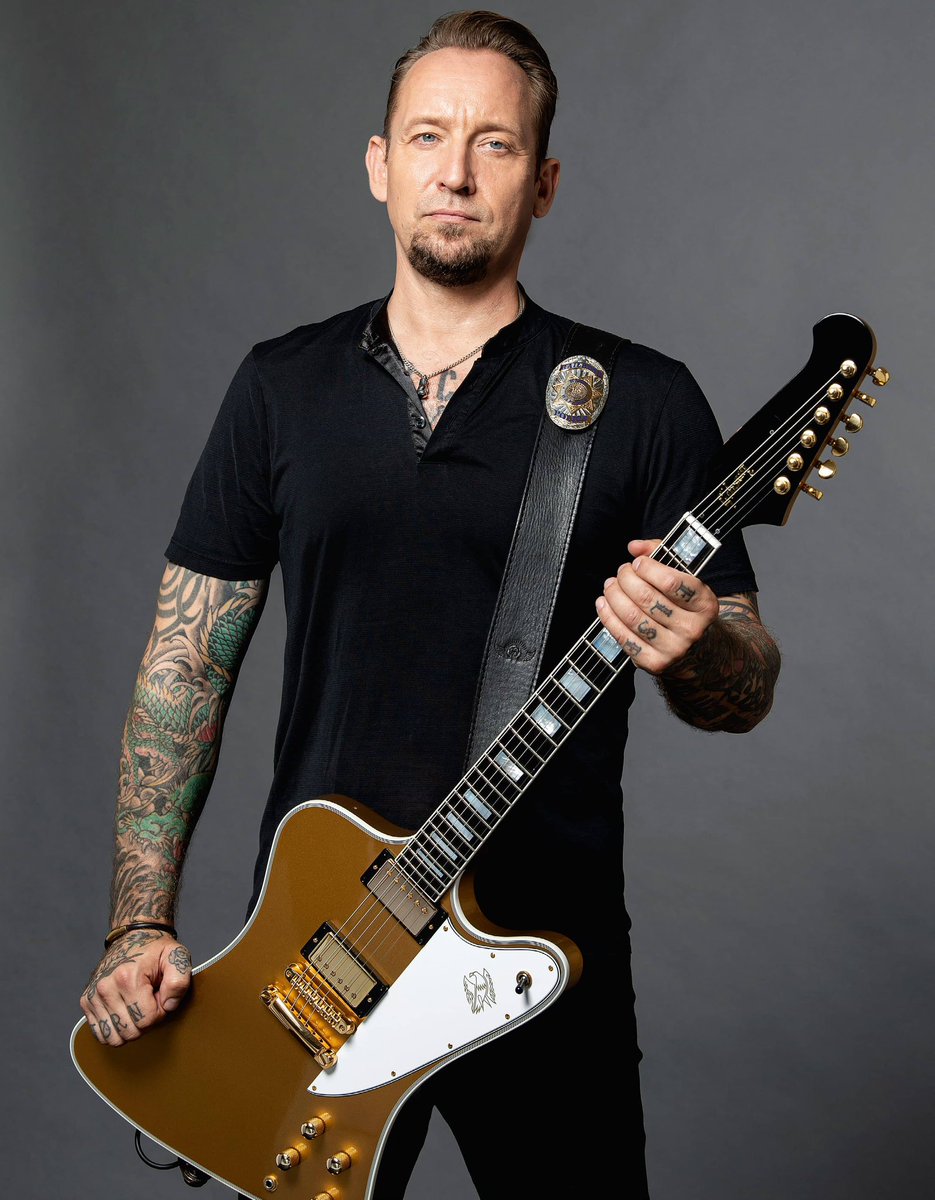SentimentalStr4's tweet image. Happy Birthday to Michael Poulsen, born on this day in 1975 in Slagelse, Denmark 🎂🎸 #Volbeat #Dominus