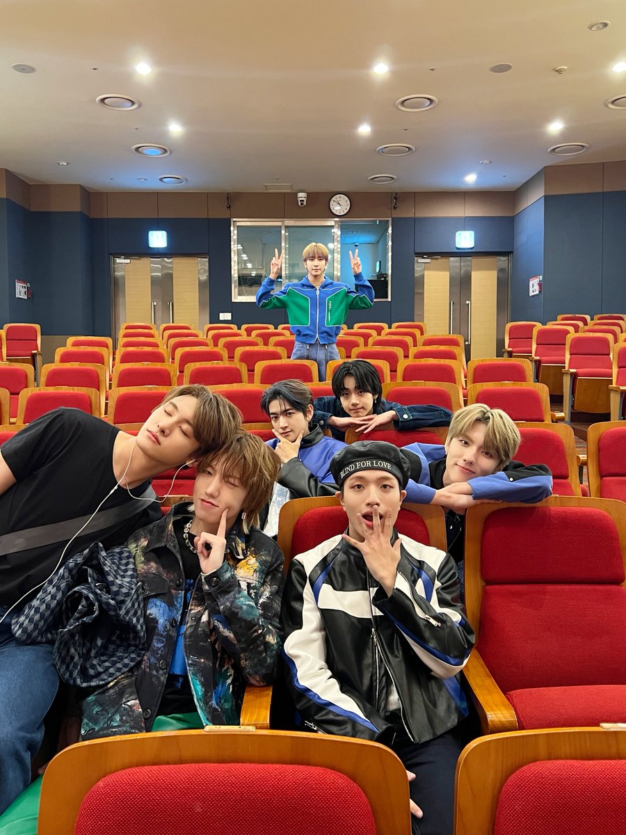 TRENDZ_OFFCL's tweet photo. [📷]

트렌드지의 거짓말처럼 행복한 하루💛

#TRENDZ #트렌드지 #NEWDAYZ https://t.co/HDCoyvGrmg
