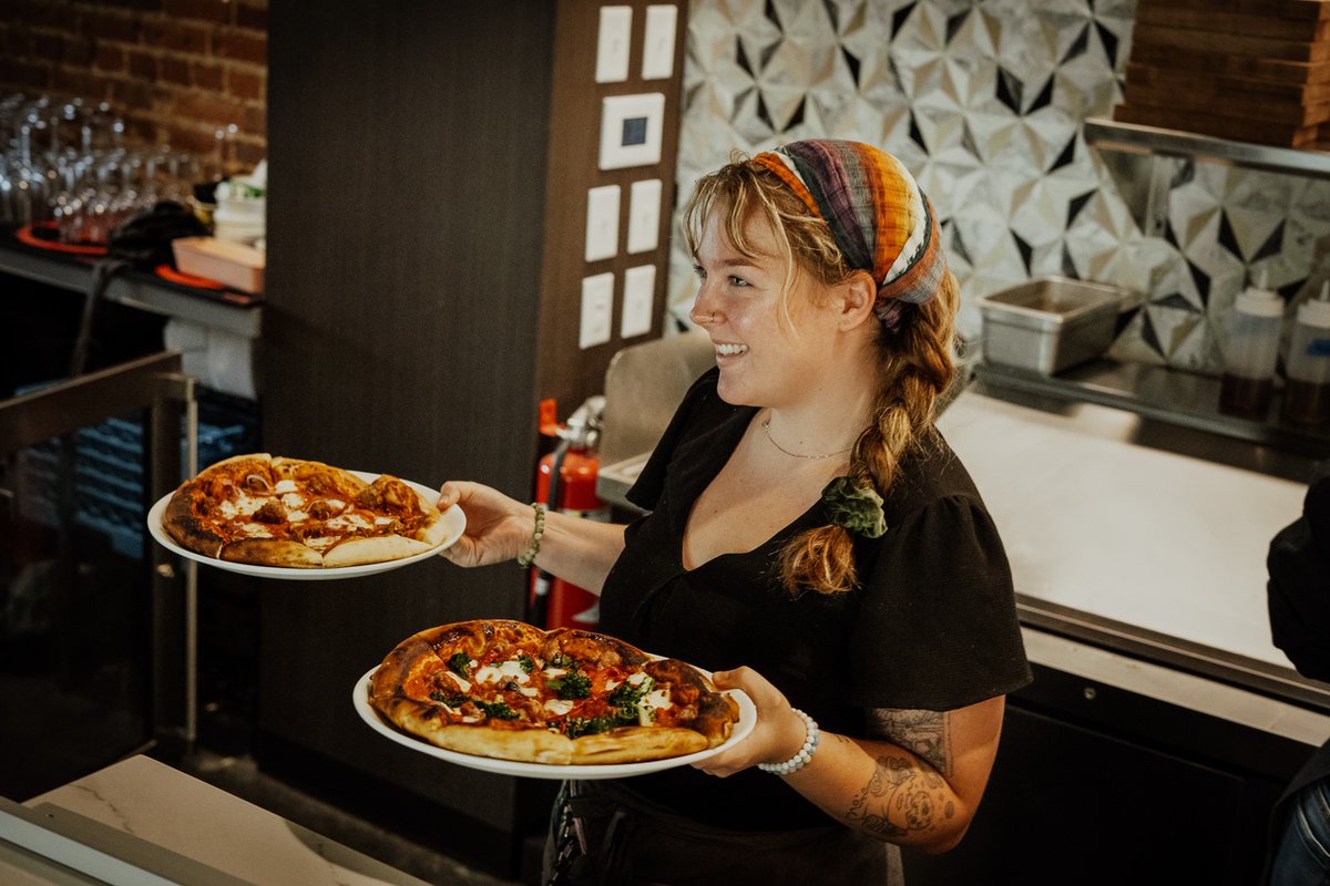 genisawinebar's tweet photo. What is your favorite Brick Oven Pizza from Genisa? We would love to know in the comments below ๐
#BrickOvenPizza #Genisa #GenisaWineBar #WineBar #Wine #Janesville #MadisonRestaurants https://t.co/IqmfJ31gBd