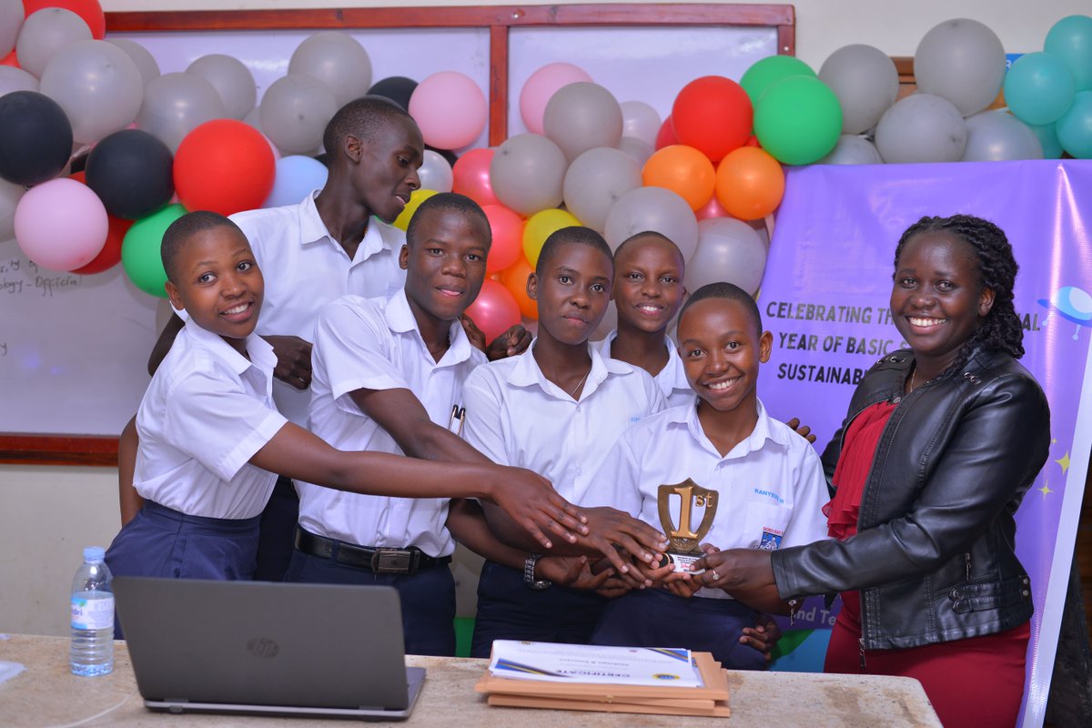 MbararaUST's tweet photo. ๐๐๐๐ซ๐๐ ๐๐๐๐ซ๐ญ ๐๐ ๐๐ฎ๐ฌ๐ก๐๐ง๐ ๐ from Kabwohe-Sheema district emerged winners at this year's maiden Physics Fair held at @MbararaUST
Congratulations
#PHYSICSFAIR
@CamtechUganda
@NITAUganda1
@MoICT_Ug
@Furahaeduc_ini https://t.co/GVHW5WHx9z