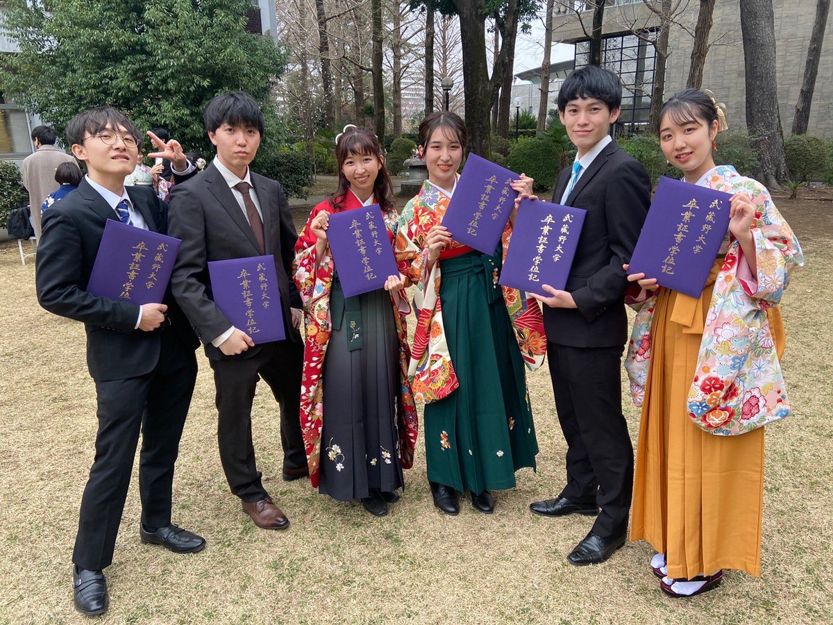 atmark_mam's tweet photo. 〖 卒業しました 〗

先日の卒業式でメンバー6人は
無事大学を卒業致しました！
また、50fesをもちまして
私達の活動は終了となりました。
4年間、本当にありがとうございました🌄

これからは社会人として、
6人それぞれの道で頑張っていきます😌 https://t.co/CmQxoAUl8J