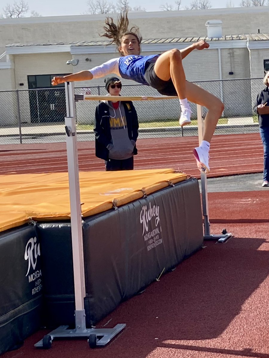 Kilbournetrack's tweet photo. Off to a great start here @WatkinsWarrior1 
#BradyBaringhaus in Boys Shot. In girls HJ: #MayaHuchinson &amp; #StellaMeisen. #SamSizer &amp; #HannahWiley in the 5000m. https://t.co/RLKMyzHipX