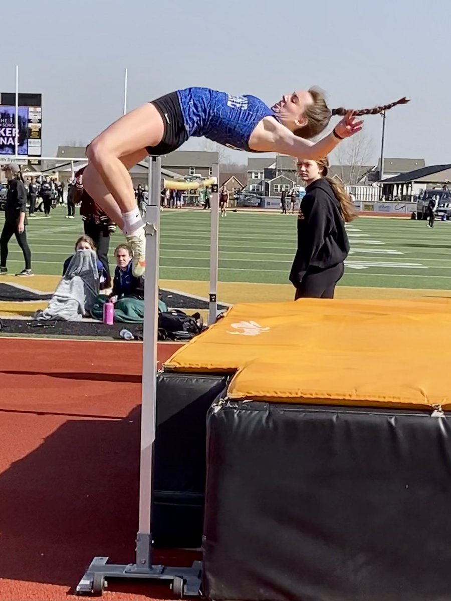 Kilbournetrack's tweet photo. Off to a great start here @WatkinsWarrior1 
#BradyBaringhaus in Boys Shot. In girls HJ: #MayaHuchinson &amp; #StellaMeisen. #SamSizer &amp; #HannahWiley in the 5000m. https://t.co/RLKMyzHipX