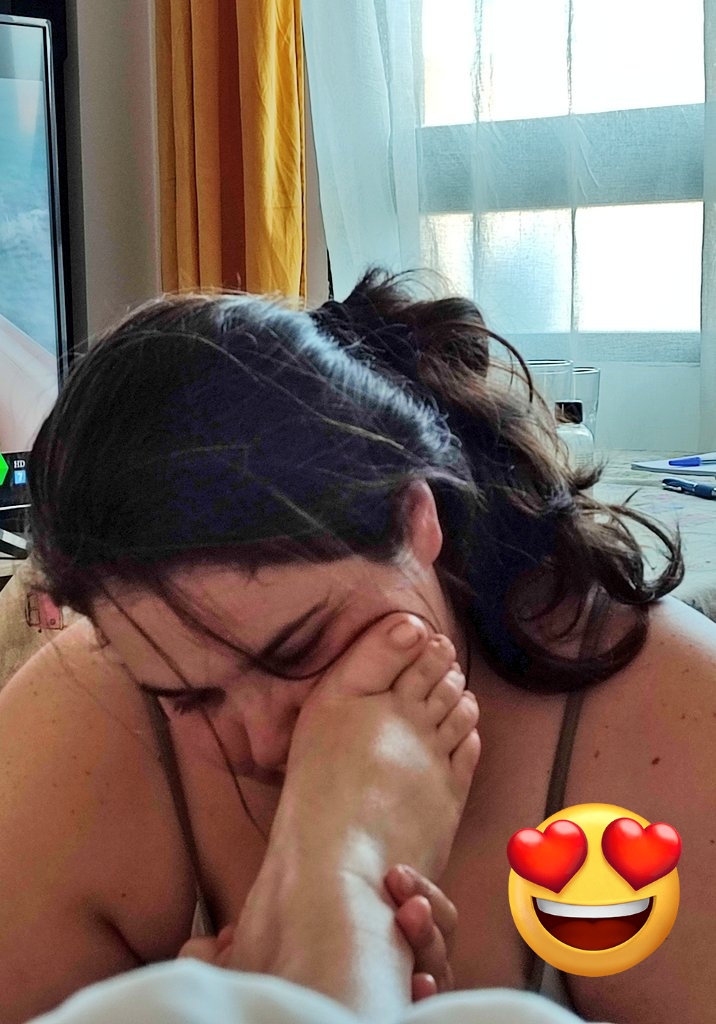 AmaDeViL_AnGeL's tweet photo. Los placeres que me da la vida... Me encanta tenerla asi. https://t.co/xnIzMfnJ7e