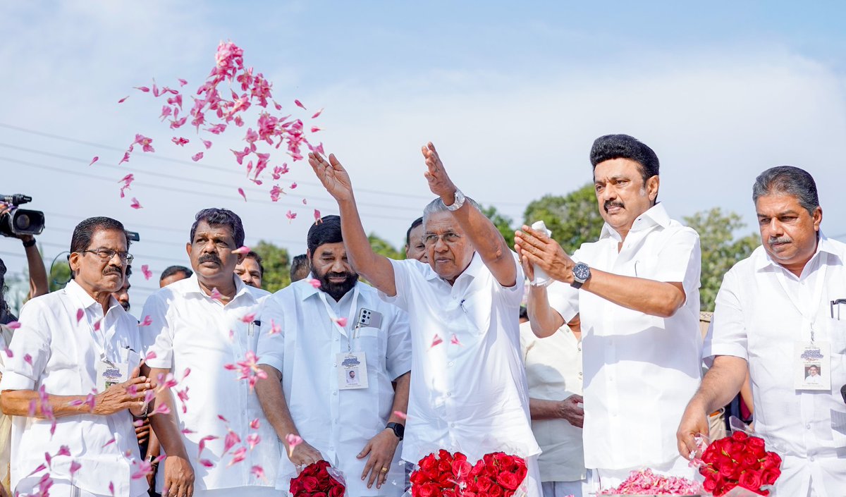 pinarayivijayan's tweet photo. Thank you Thiru @mkstalin for accepting our invitation for inaugurating the centennial celebrations of #VaikomSatyagraha. The ceremony became a strong statement that united struggles to uphold the legacy of our renaissance movement &amp; freedom struggle will ultimately prevail. https://t.co/i4BxRe6lwX