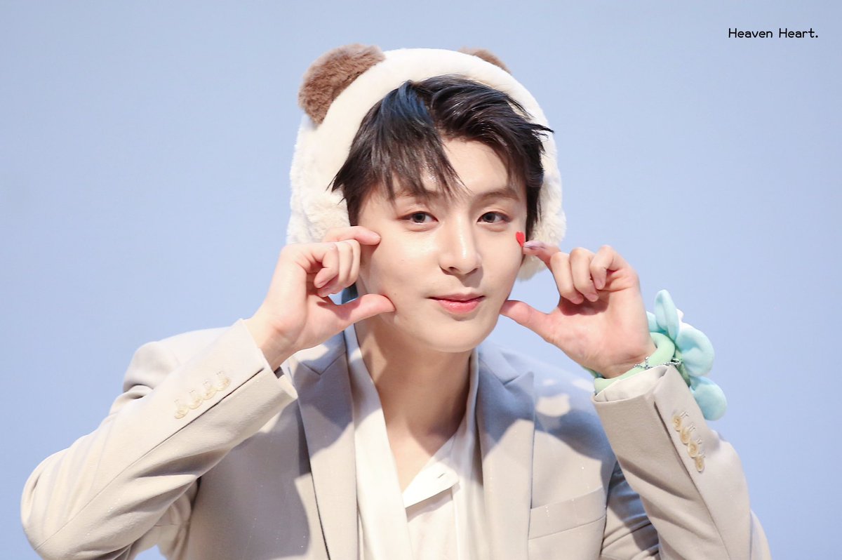 Heart__0119's tweet photo. 230318.
팬싸인회

#와이 #Y #최성윤 #성윤 #ワイ
#GoldenChild #골든차일드 
 
성윤이 젤 좋아🫶🏻 https://t.co/6pEAmBIoqM