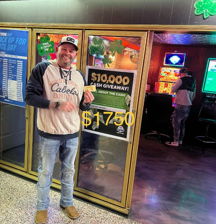 GEMGamingLLC's tweet photo. Pretzel City Pub in Freeport is rockin' the cash again tonight! The drawing is at 7PM, & $1,000 in CASH is up for grabs! You must be present to win, so get on in here! Will you be next? #LongMoney https://t.co/zK2G0Bidco